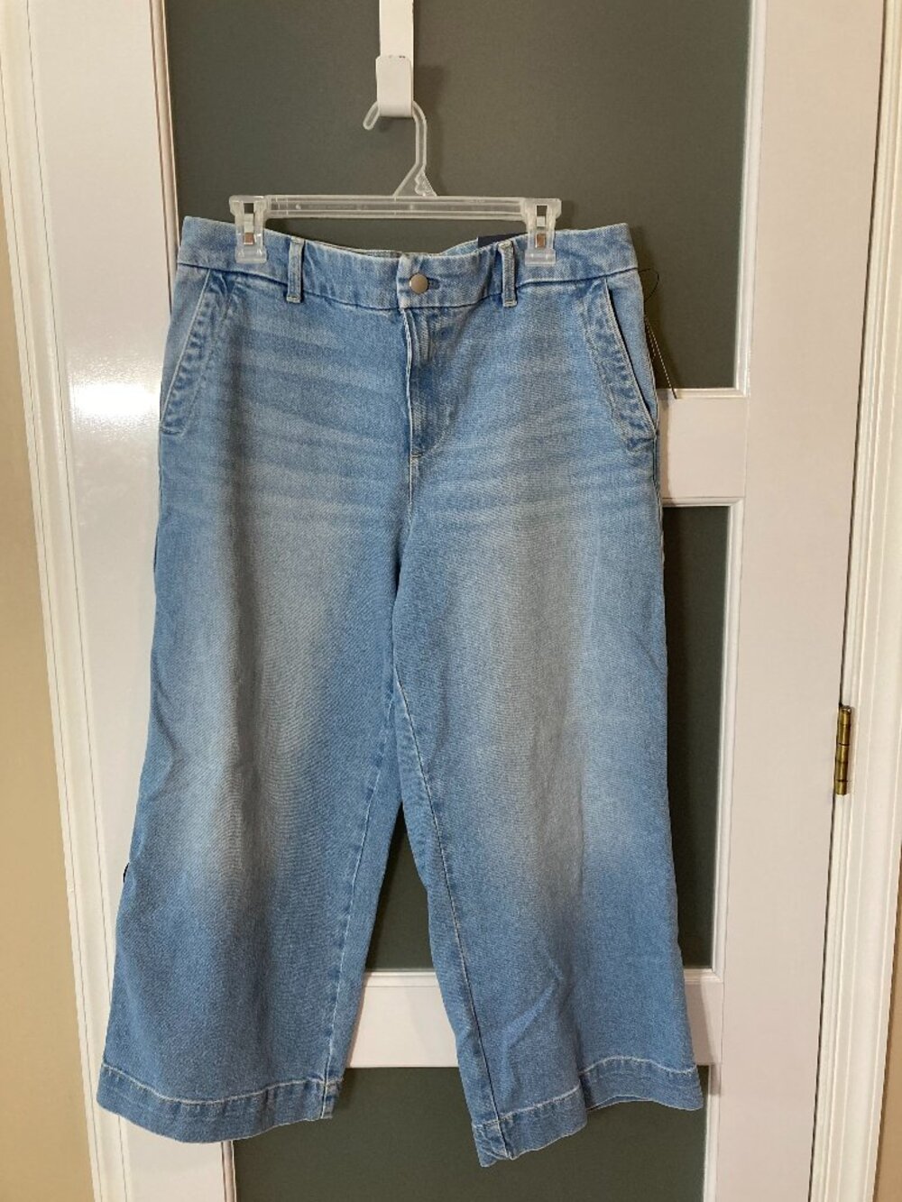 Talbots Wide Crop Jeans - Penrose Wash - 12 - NWT!  May run on the big side